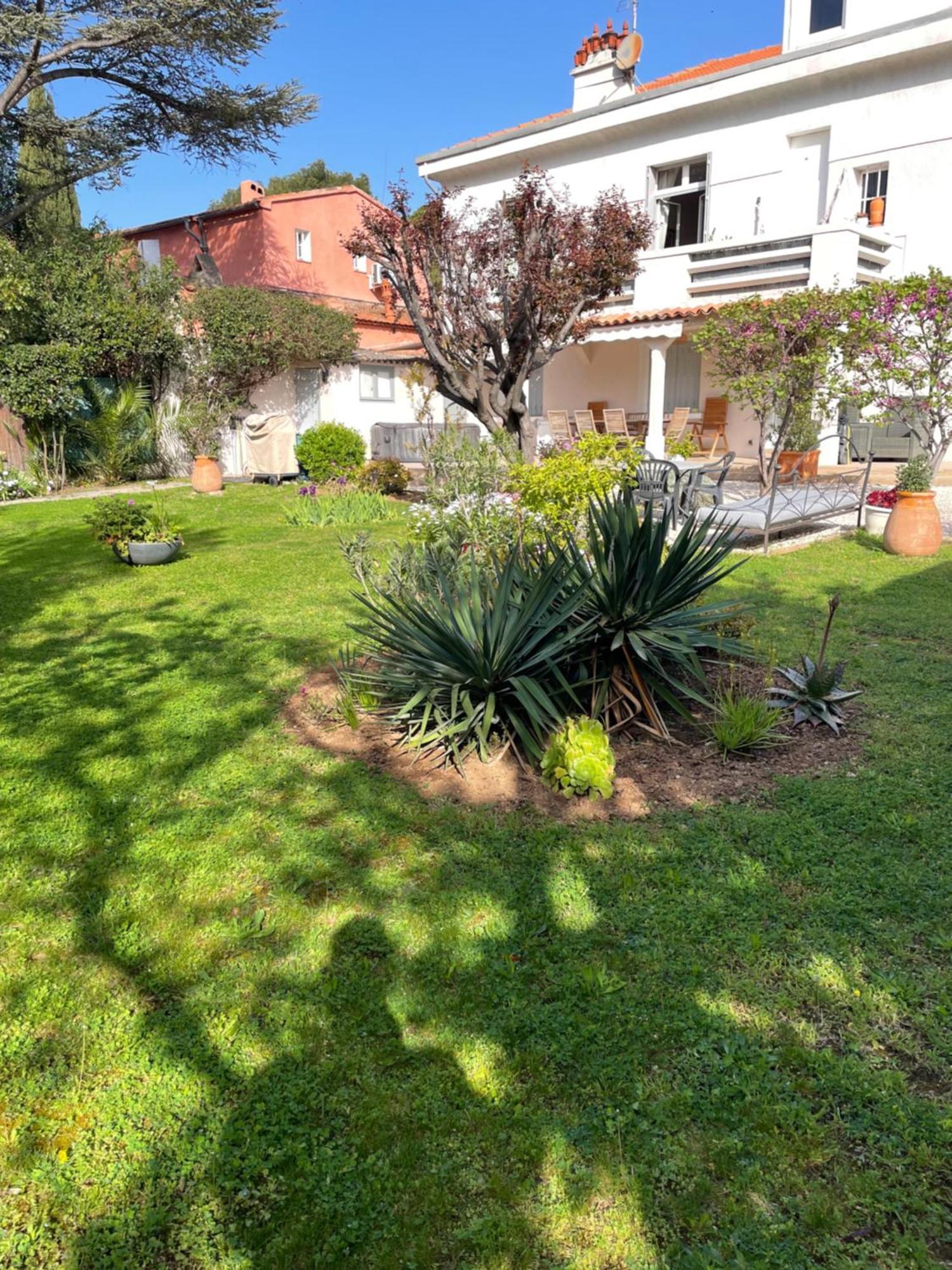 Appartement Rez De Villa Proche Port Et Plages De Sanary Eksteriør billede