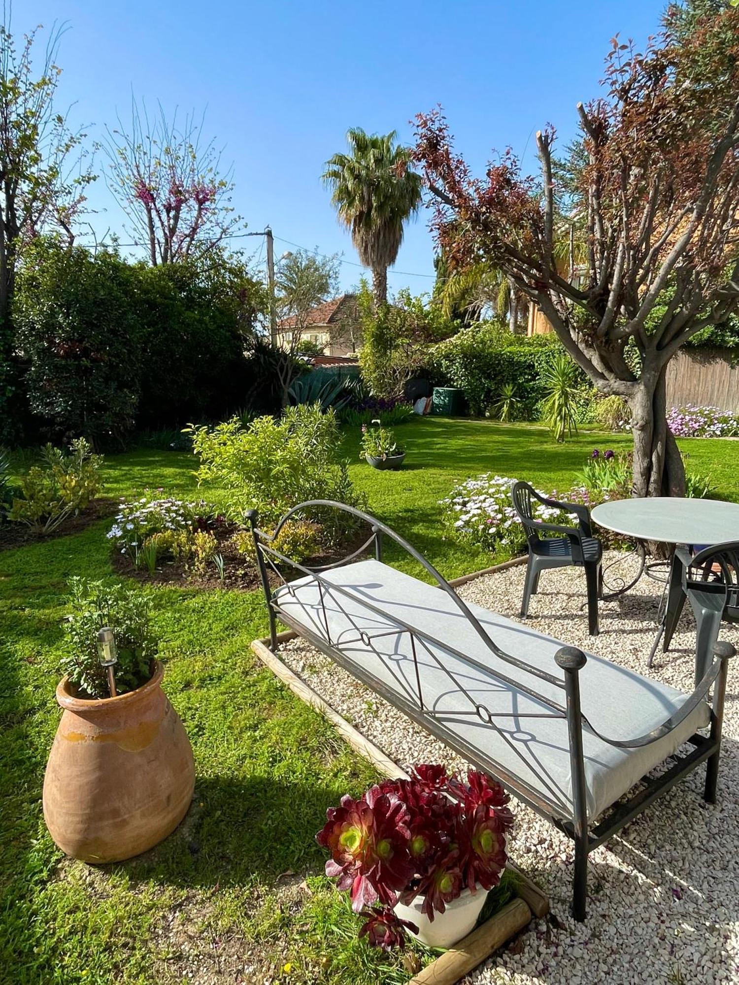 Appartement Rez De Villa Proche Port Et Plages De Sanary Eksteriør billede